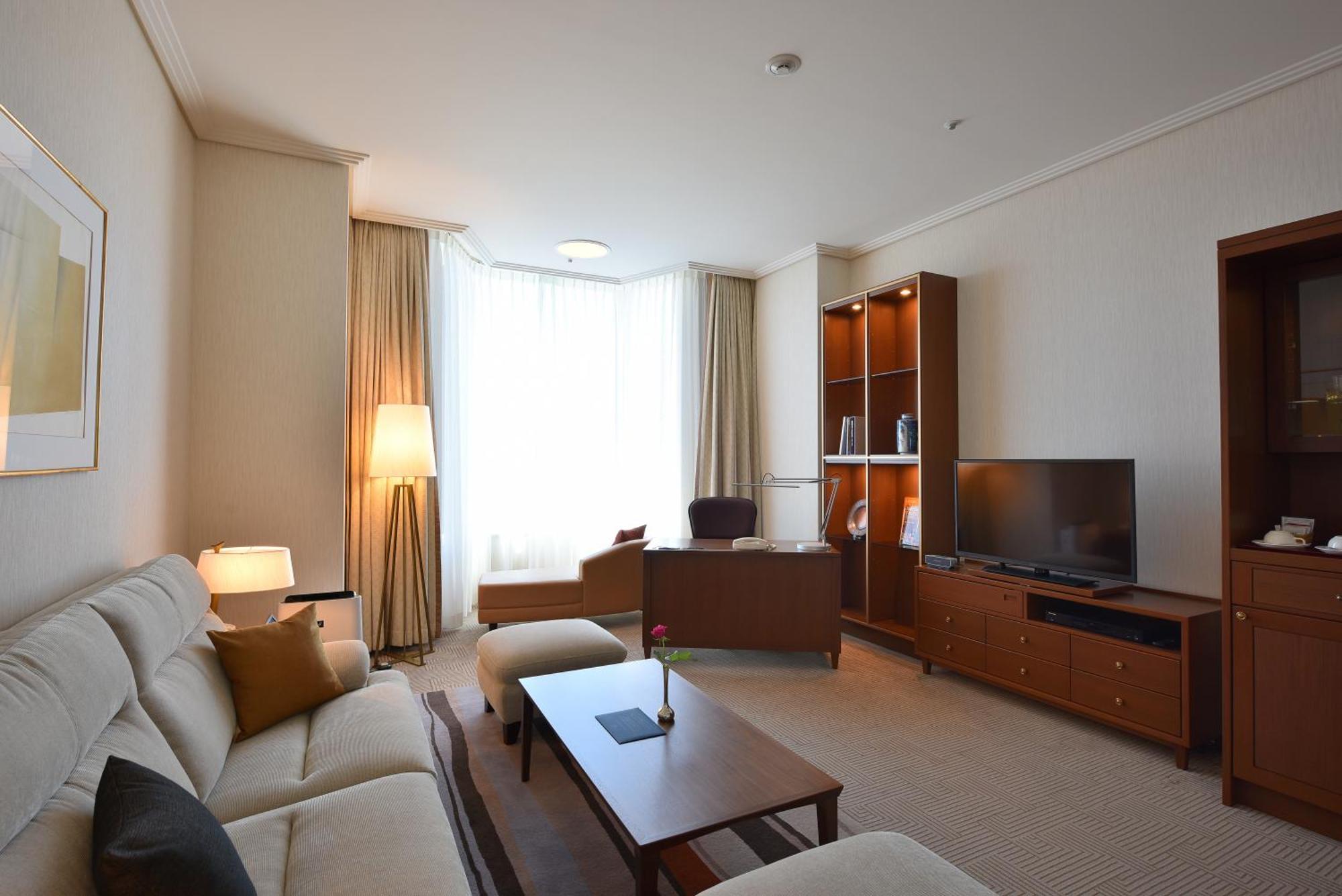 Imperial Hotel Tóquio Exterior foto A living room in a suite at the InterContinental Vienna